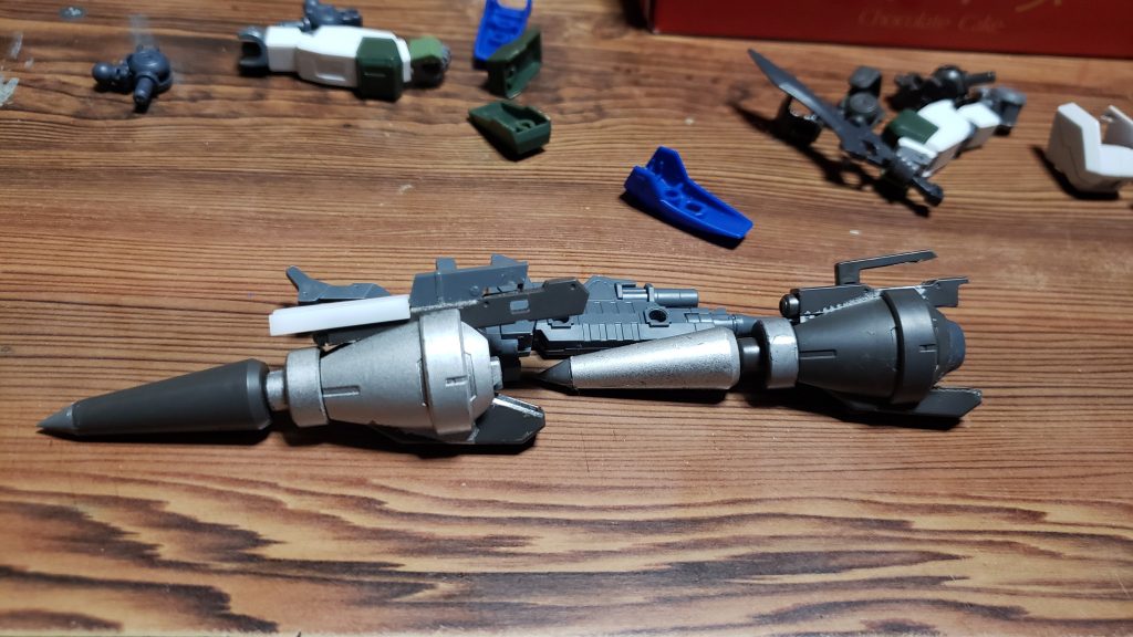 ドラグーンスパイクは鉄血のランスがベースです
デサインは2つあるのですが、最後まで決めれなかったのでこれで採用しました(笑)