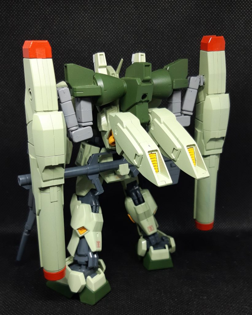 後ろから。スラスターがちょっとガンブラスターっぽい？