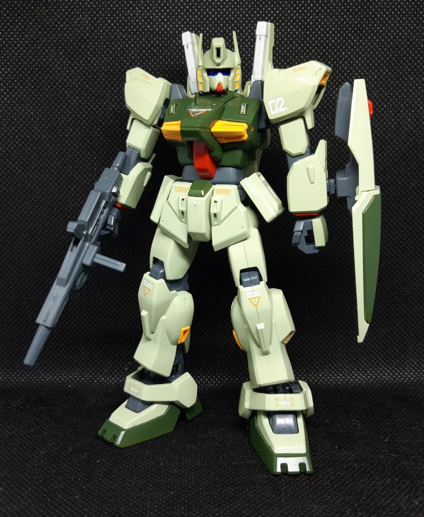 構想時点ではヘビーガンダム、ガンブラスター、ブラストインパルス等を混ぜたイメージだったのですが、結果的にほぼビルドガンダムマークIIです。
顔をパテやヤスリで改造。アンテナをカットして左右に接着。額はジャンクのグスタフカールのアンテナをカットして使用しました。