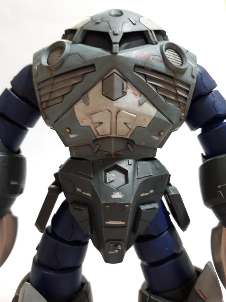 スジ彫りは、RGズゴックや、カッコいいと思ったビルダーさんの画像を参考にしました。