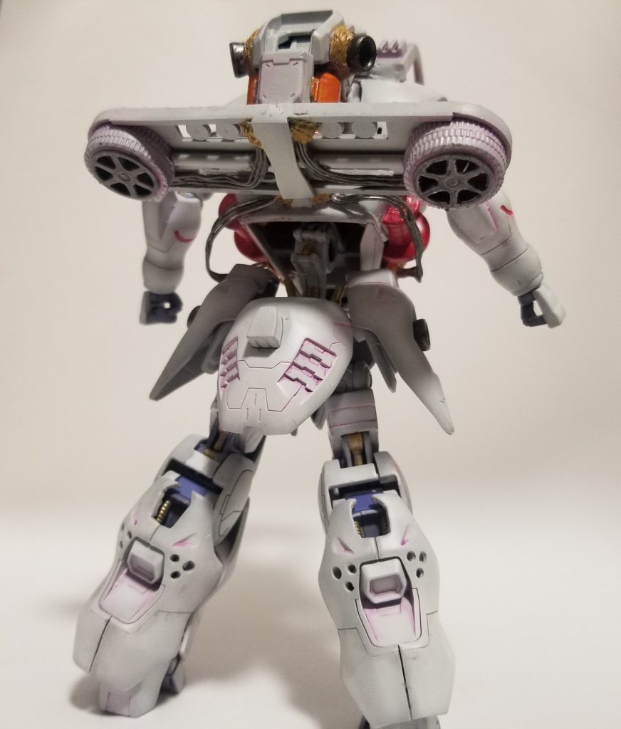 下からのバックショット
下からみるとバックパックの裏側が何とも寂しかったのではんだで軽くパイピングしてます。