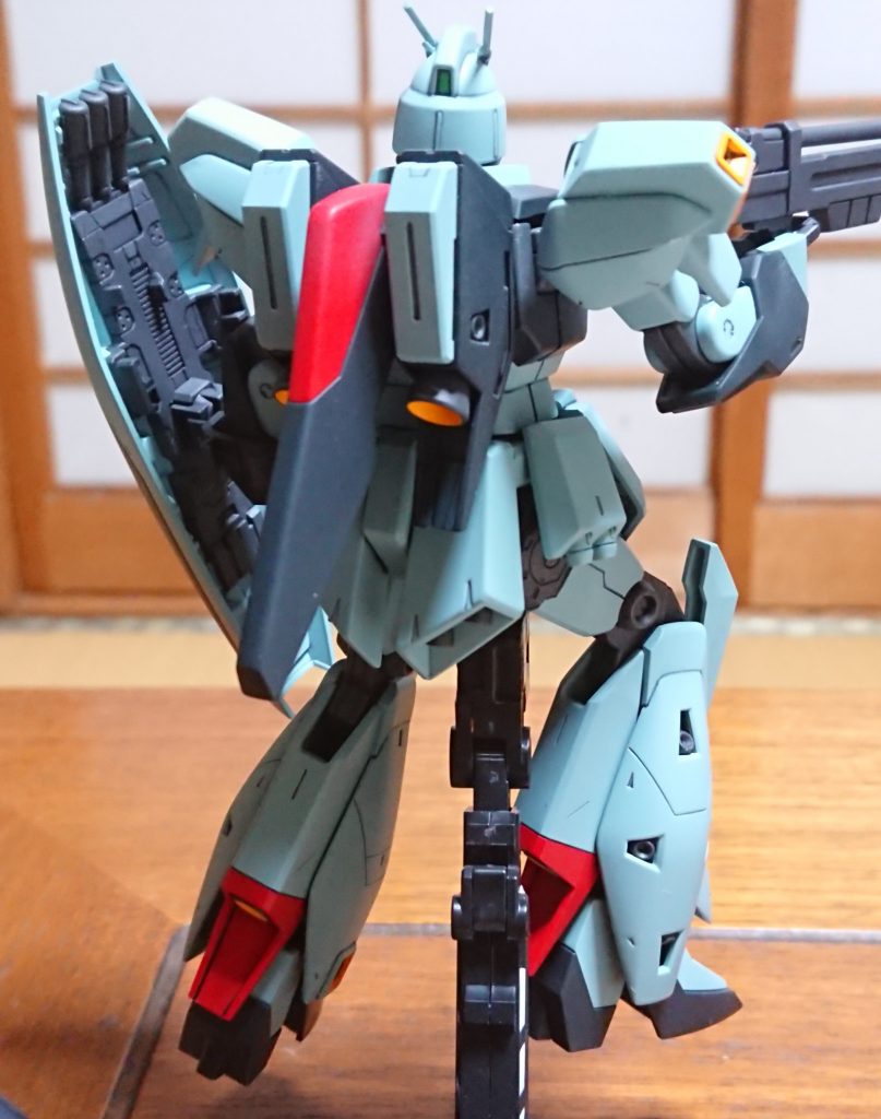 背面
スラスター内の塗り訳はシタデルカラーのユリエルイエローだったかな？ただレイヤー色はベース色より少々隠蔽力が劣る感じがしますね。ベース色を下地に塗ってからのほうが楽だったかも