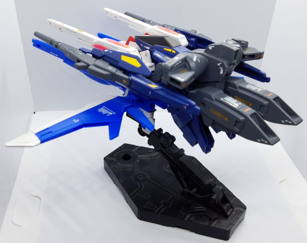 子供の頃に好きだったテラクレスタを意識して始めました。5機にするとごちゃごちゃになりそうだったので、3機合体にしました。