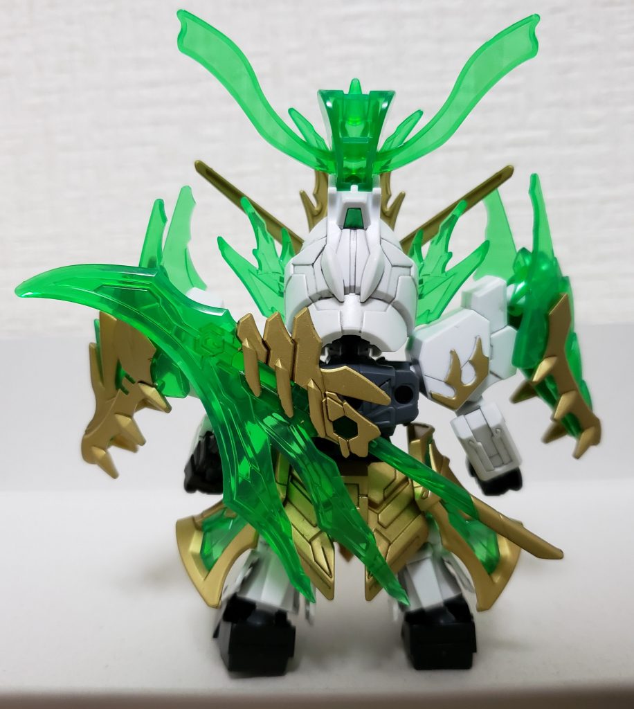 背面
武器 青龍偃月刀を背中に取り付けられます。