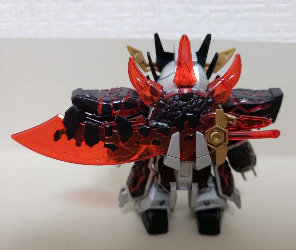 背面
焦熱刀は背部に装置できます。
プロビらしくドラグーンにみえる背部パーツ