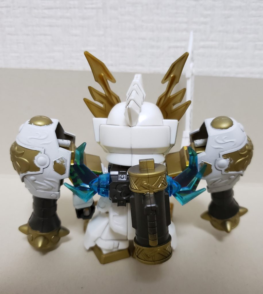 背面
マスキング失敗が目立つ(泣)
白 つや消しホワイト
金 ブルーゴールド