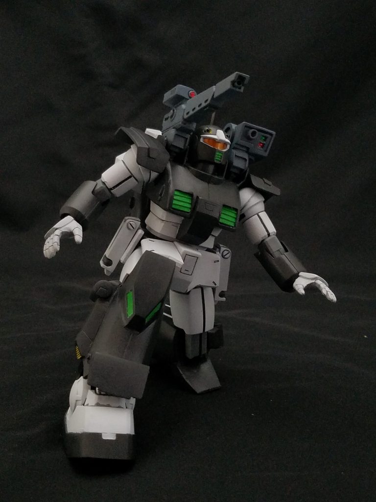 立ち膝からのビームキャノン射撃姿勢。