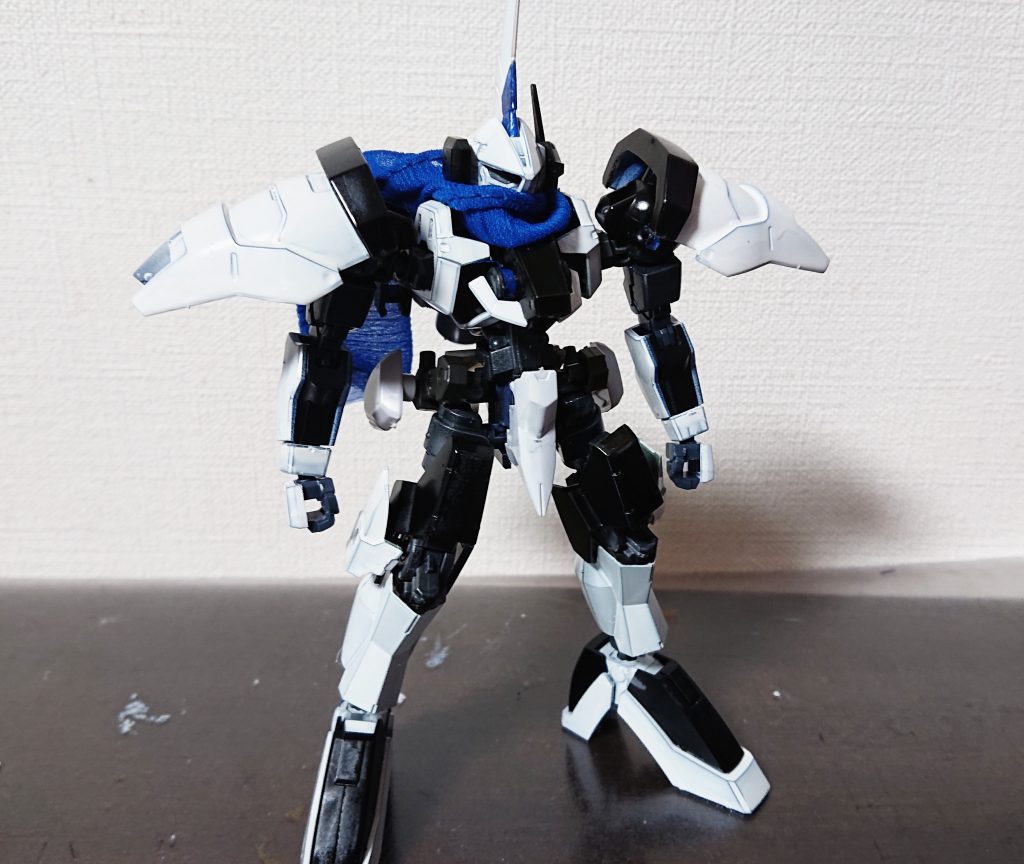 グレイズやゲイレールのフレームをベースに、百練やバーザム等のパーツをミキシングしました。