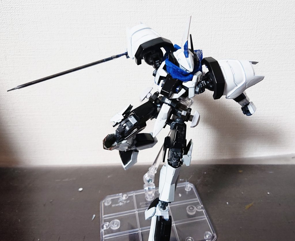 主兵装はグレイズでも使用されているバトルブレード。機体自体の出力が上がっているので、破壊力もそれに比例して強化されている。