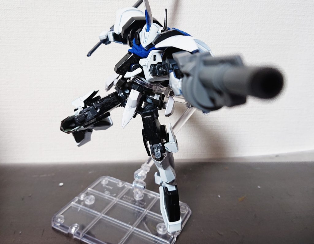 射撃兵装も扱えるが、専用の物は無い。