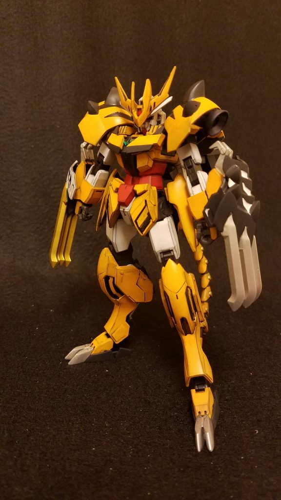 コアドッキング　タイガー❗
[虎王]フロントショット
超近接戦闘特化型アーマーです。
エネルギー武器を使用せず、そのエネルギーを機動性に割当てる為、超加速で相手に接近し切り刻む戦い方を主軸としています。