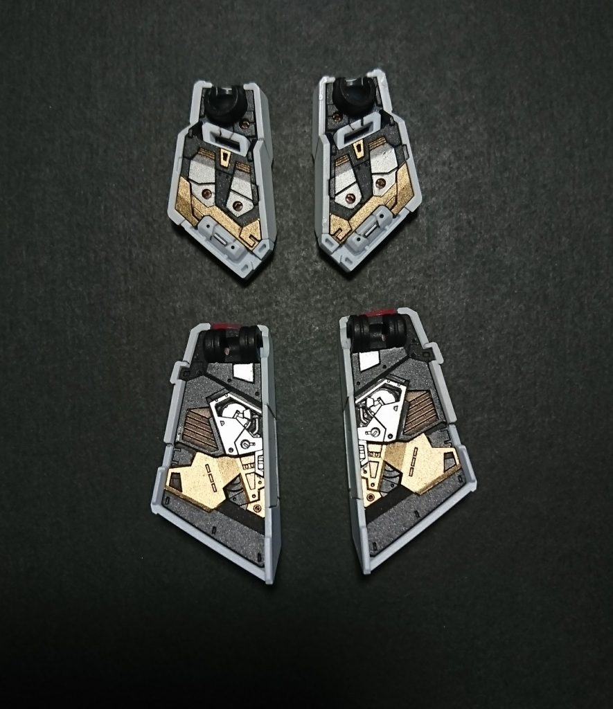 スカート裏も細かく作り込まれています。