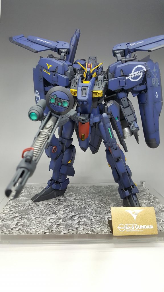 暗い設定は置いといて、EX-SティターンズカラーVer、なんとか今年中に完成できました!ヽ(´∀`)ノ♪
EX-Sと言えばALICEシステム、アリスと言えばウサギ、ウサギと言えばティターンズテストチームと、もはやただの連想ゲームでティターンズカラーに塗ってやろうとやっちゃいました( ・ω・)←