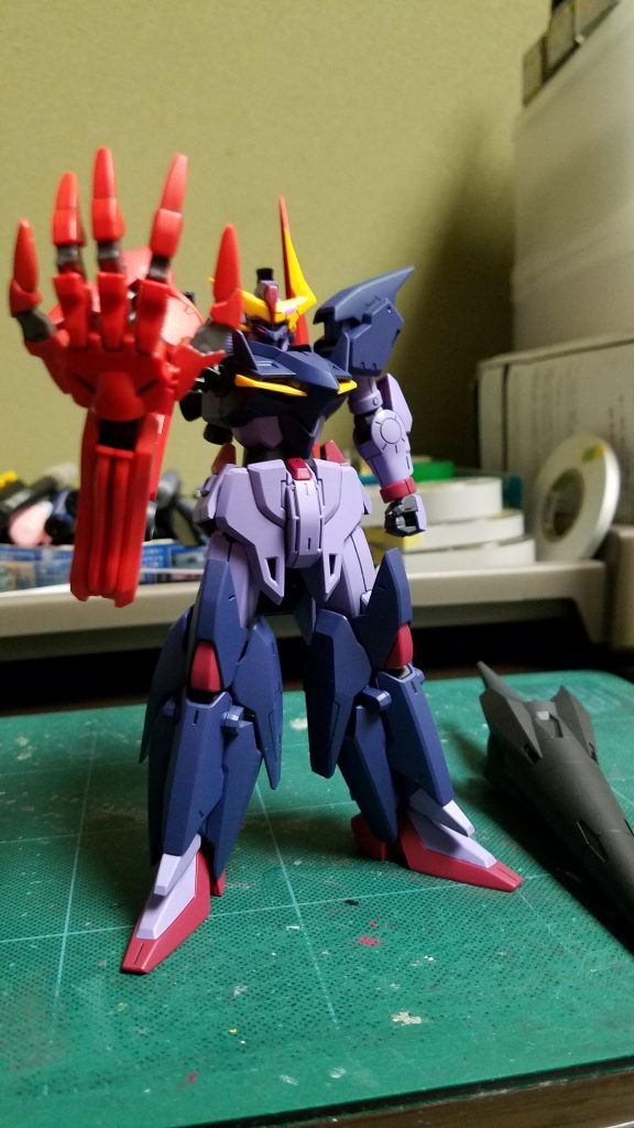 右手の指三本は第一関節付近から切り離してなんちゃって可動できるようにしました。