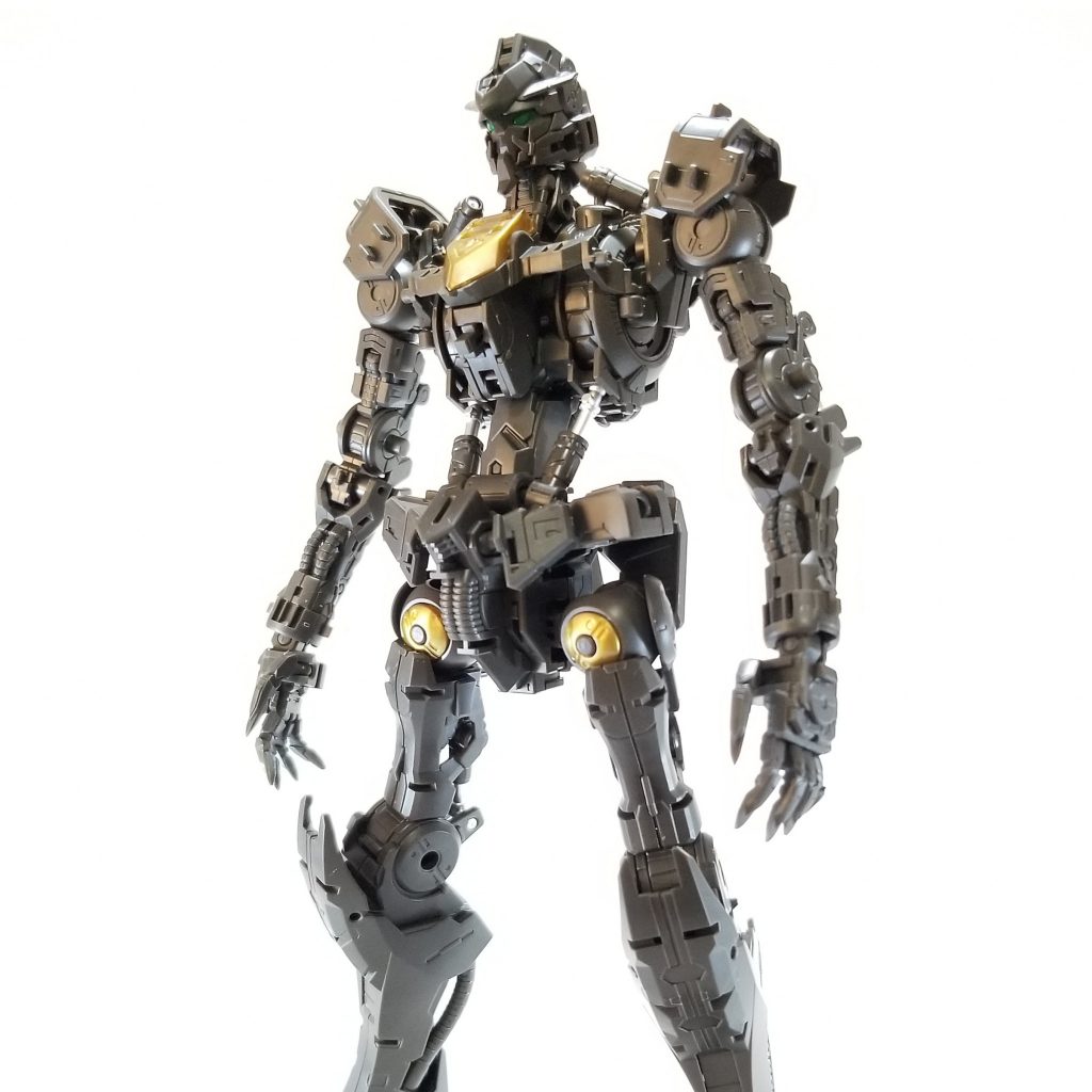 ガンダムフレームだけの写真になります。正直これだけでも映えます。
皆さんは塗装するとしたらフレームはどの様にしますか？