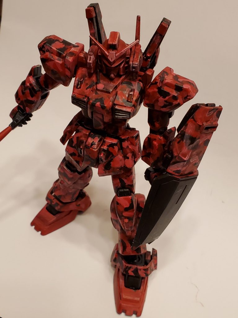 シタデルカラーの練習。
かな～り昔に買ってあったエコプラをベースに迷彩塗装の練習してみました。
手持ちの塗料に赤が多かったので、赤の迷彩。
初挑戦にしてはまぁまぁ…になったような…と、自己満足(^^;