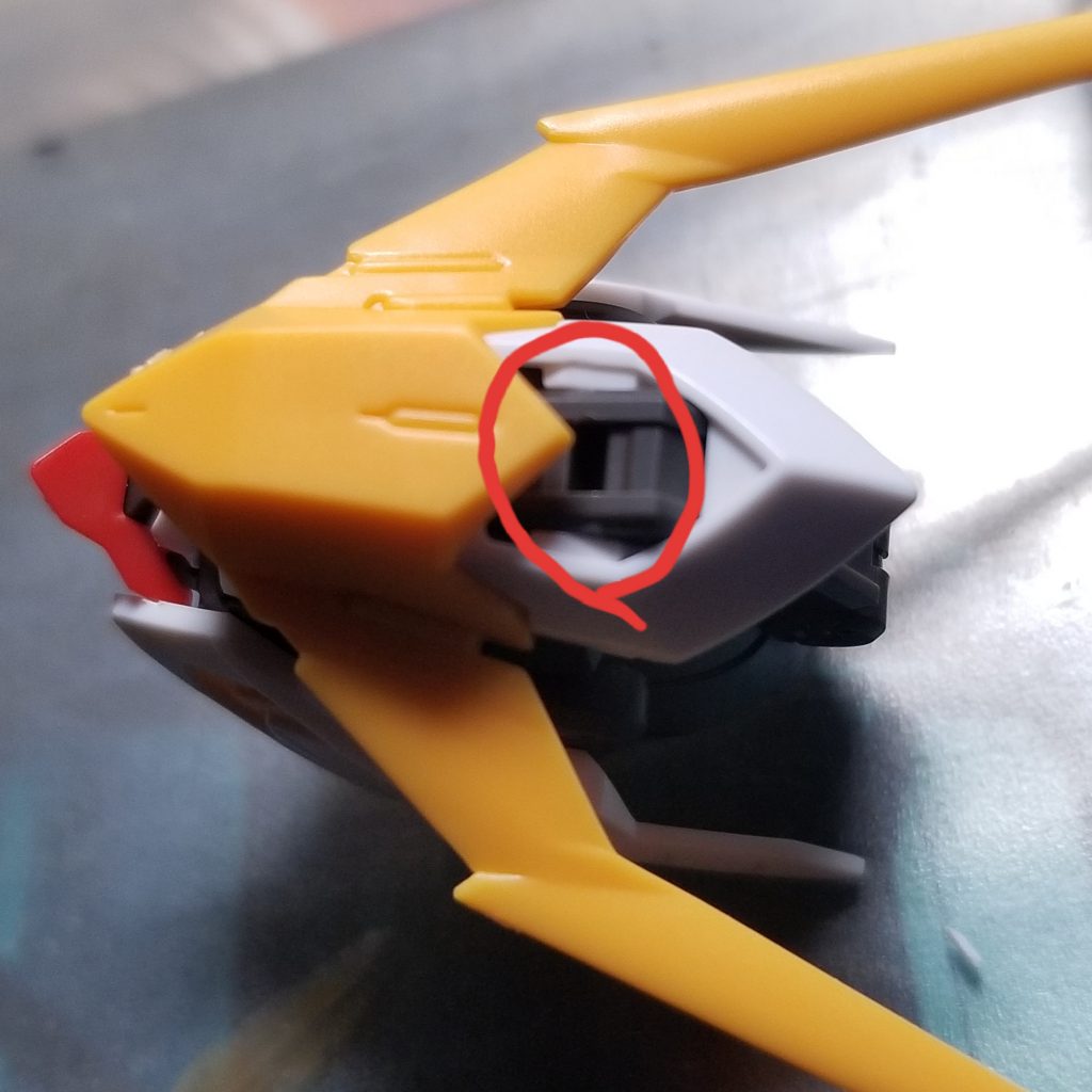 ランナーが「ガンダムフレーム」と明記されてる独立ランナーがあったので他のシリーズも出ると思いますが頭部の赤い丸のところがパーツ嵌め込みになり、今回使ってません。、、、、この位置もしやルプ、、、、