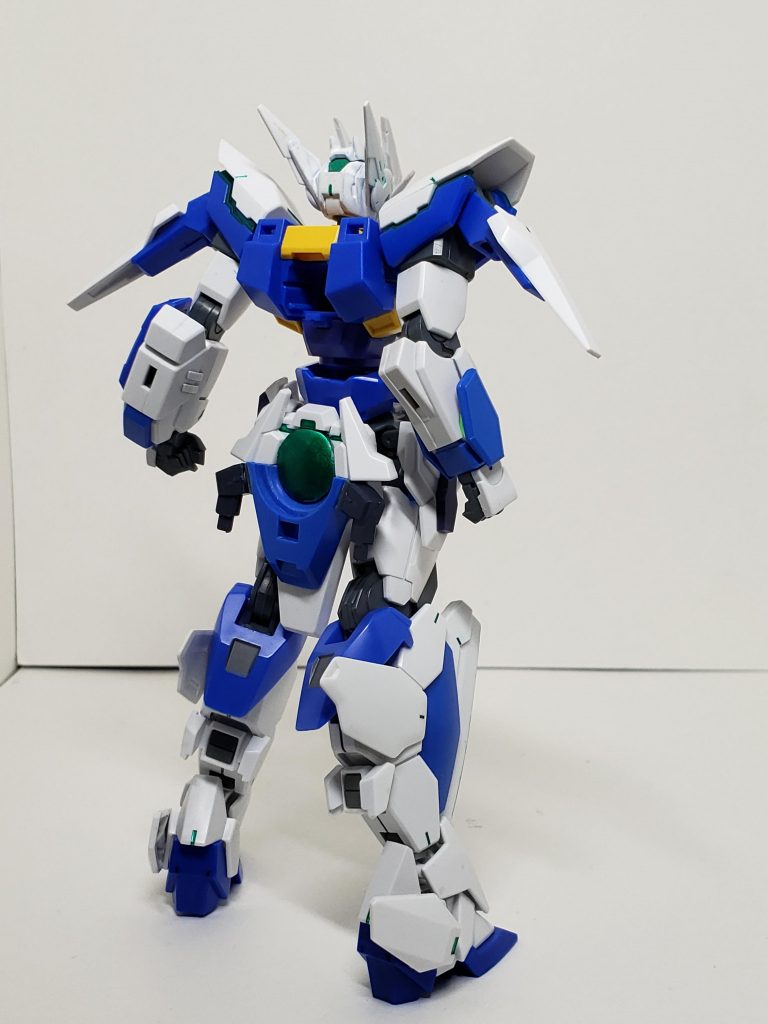 武装無しバックパック無しバックショット
臀部部分には粒子コンデンサーを設置し、極短時間だが、コア・ファイター分離状態下においての単体戦闘を可能としている…という設定です。