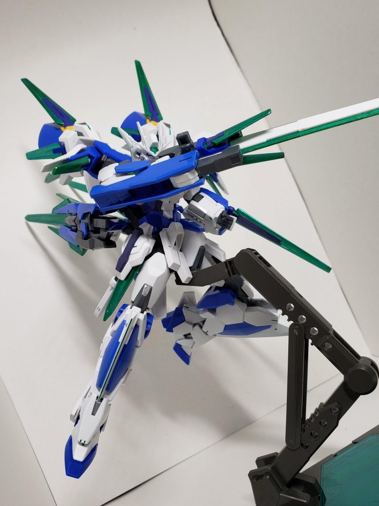 ブンドドショット
ブレイクソード構え
見た目はまんまGNソードIII
設定的には射撃性能をオミットし、その分切断性能と強度を少し上昇させた武装