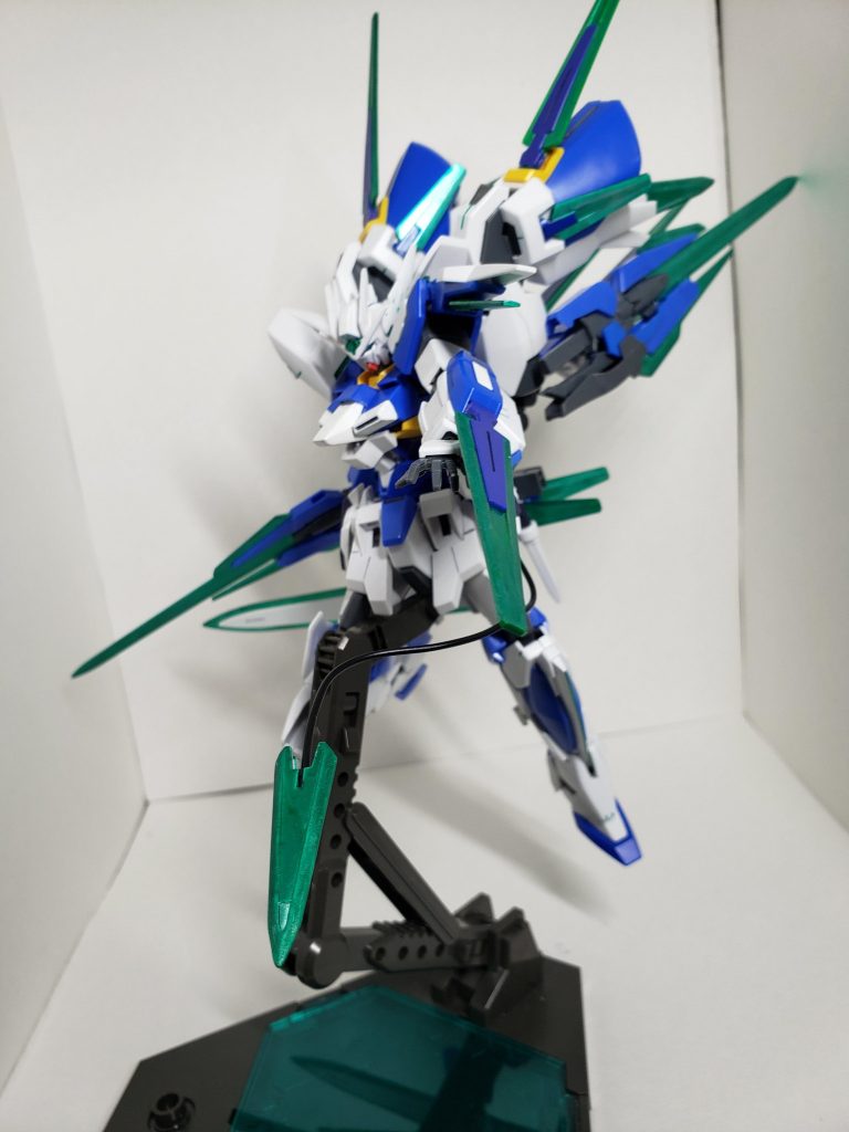 ブンドドショット
アンカーエッジ射出
両腰とバックパックの上部ブースター部に装備されている武装
ワイヤーのおかげで応用力抜群
捕縛に牽引なんでもござれ