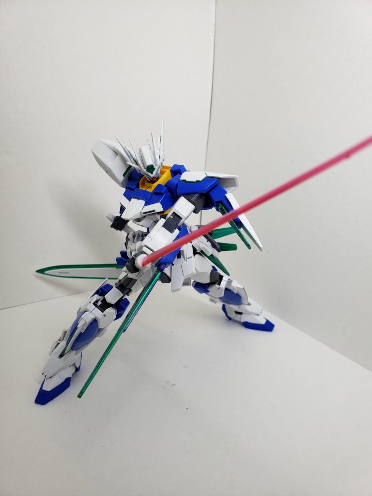 ブンドドショット
ビームサーベル構え
標準的なビームサーベル
可もなく不可もなくホントに標準的な感じ
でもあると安心する武装