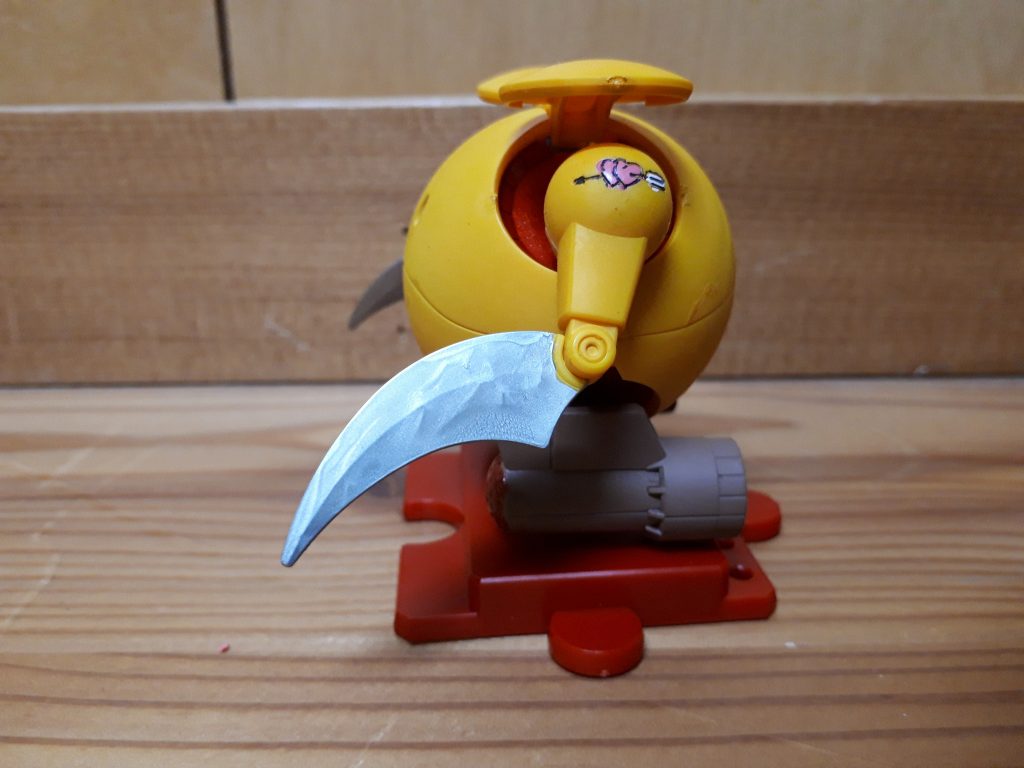 肩のマークは深いモールドを生かして塗り分けました