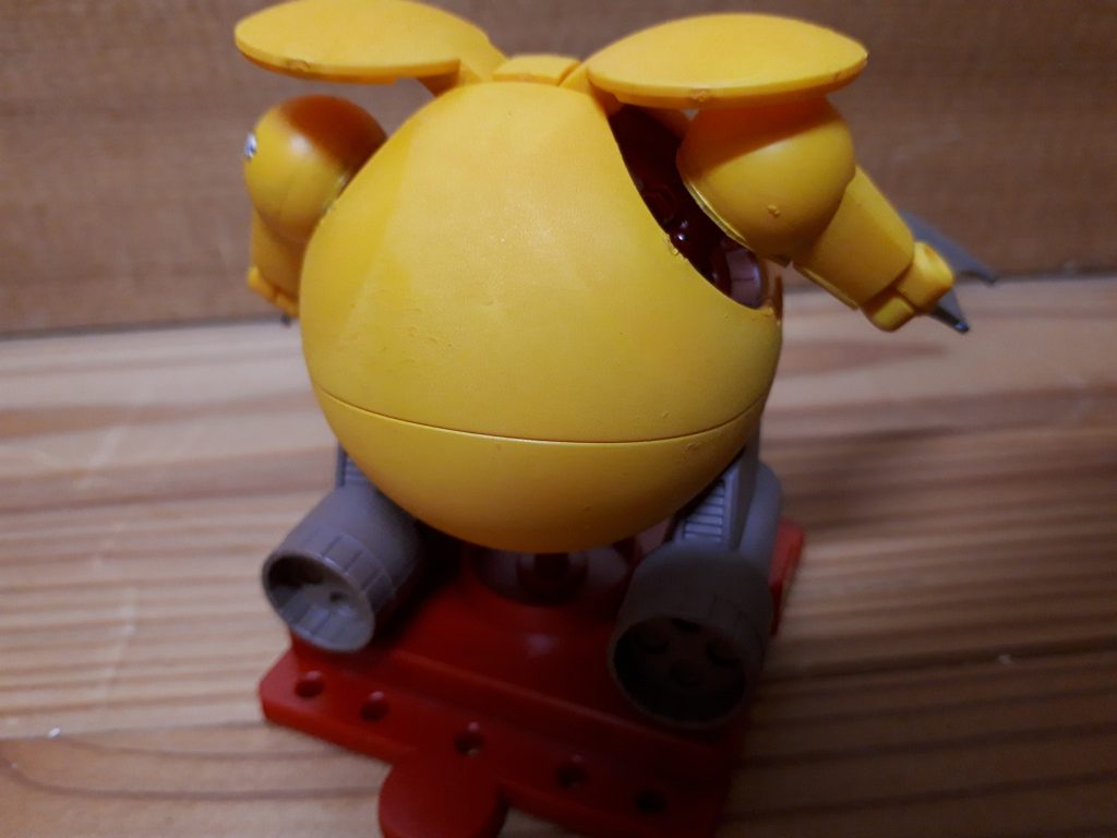 腕の下を塞ぐプラ板がわかるでしょうか？