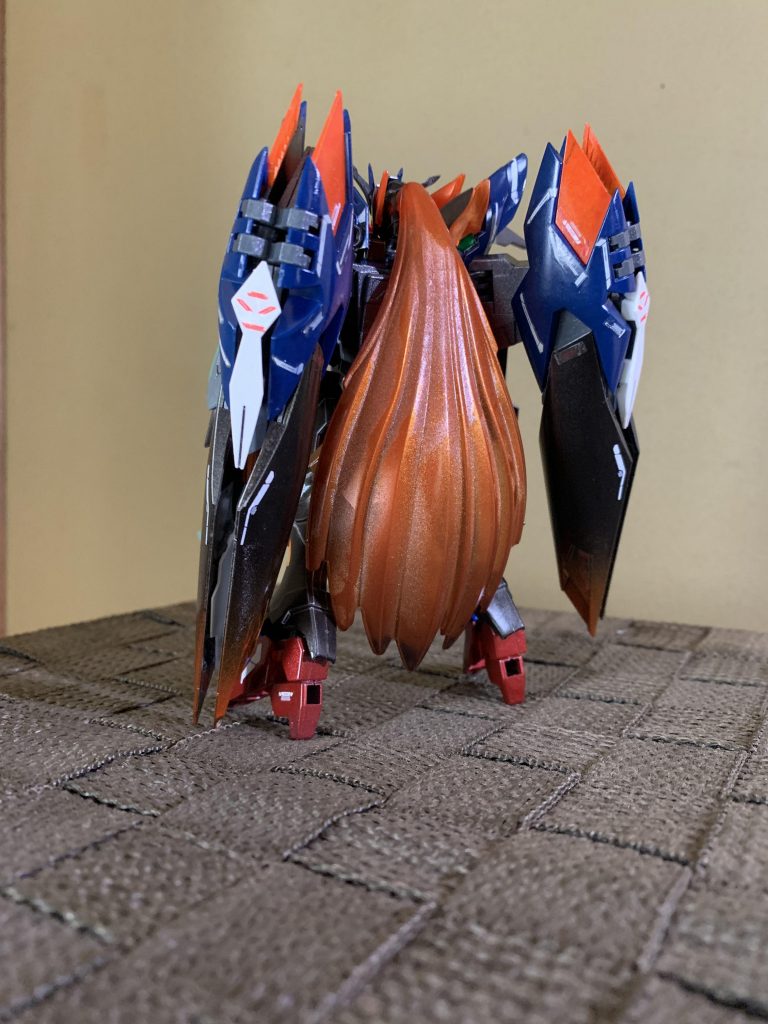 ウイングゼロシリーズから差別化させる為にディナイアルの長髪を使用。
インパクトのある後ろ姿にしました。