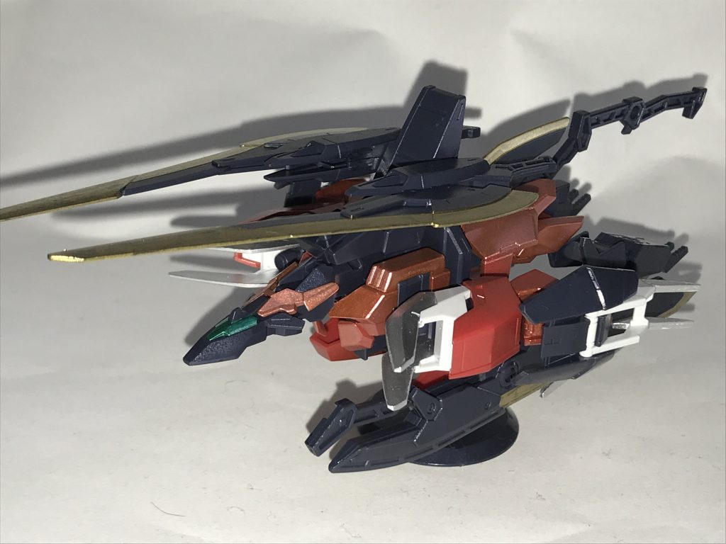 マーズフォーユニットはレッド部分をメタリックレッドに、肩や足などのブレードをシャインシルバー
マーズフォーウェポンの刀身をゴールドでアレンジして塗装しました
仕上げは光沢です