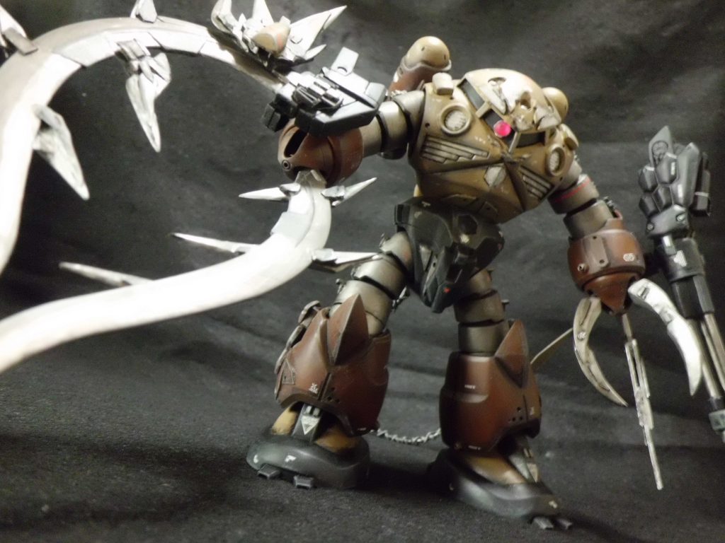 ズゴの坊主頭は威圧感と不思議な愛らしさがある……ナイスデザイン。