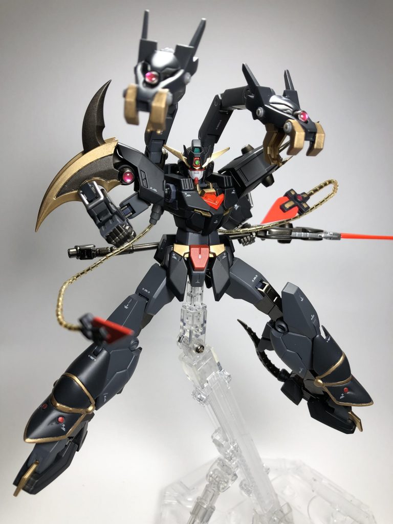 テンタクラーロッド。手芸の細長ビーズに針金を通してます。先端の十字架はプラ板から。ビーム刃は取り外せます。