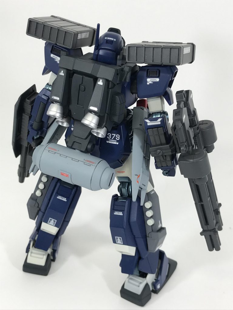 バックビュー
ノーマルにジャンクパーツを
付けてみました。
積載量が多いので、大型のプロ
ペラントタンクを付けてます。