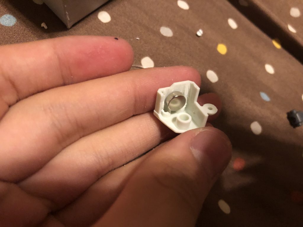 肩のマグネット埋め込み。 