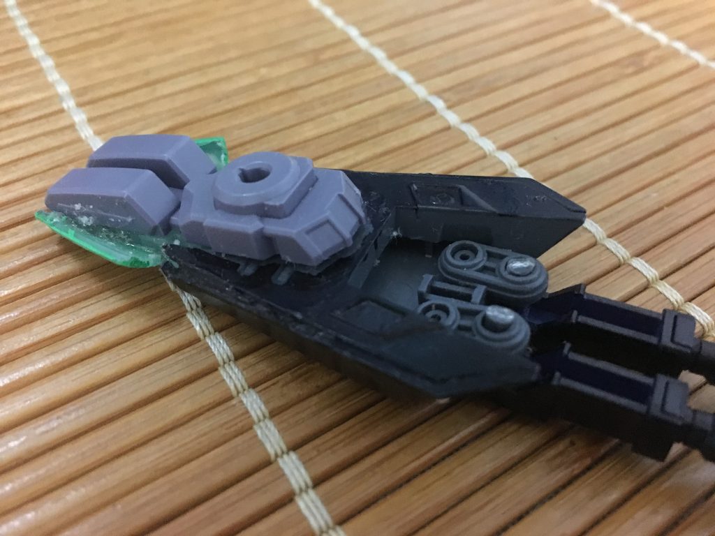 ジールドキャノンについては
ライトニングバックウエポンシステムのビームキャノン、ガンプラバトルアームアームズ、ガンダムマークⅡ、ジェガンブラストマスターの余剰パーツのものを使用しました。
キャノンのほうは刺し口のほうが短ったので、長くして、シールドのほうにつける形にし、余剰パーツとガンダムマークⅡのものについては削るなどの加工をしました。