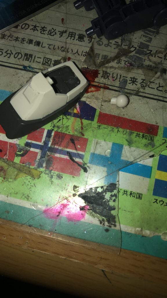 完成間近で足首のボールジョイントが折れてしまい路線変更しました