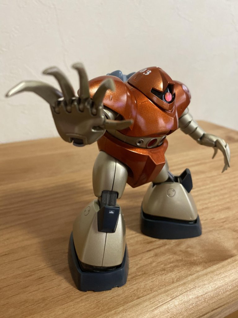 膝、スリッパ、ランドセルは成形色のままです。