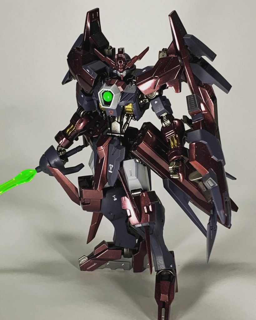 ウイング展開
ウイングはいろんなパーツのミキシングですが、主に使ったのはgエグゼスのバインダーです。展開するとさらに刺々した印象になって気に入ってます。