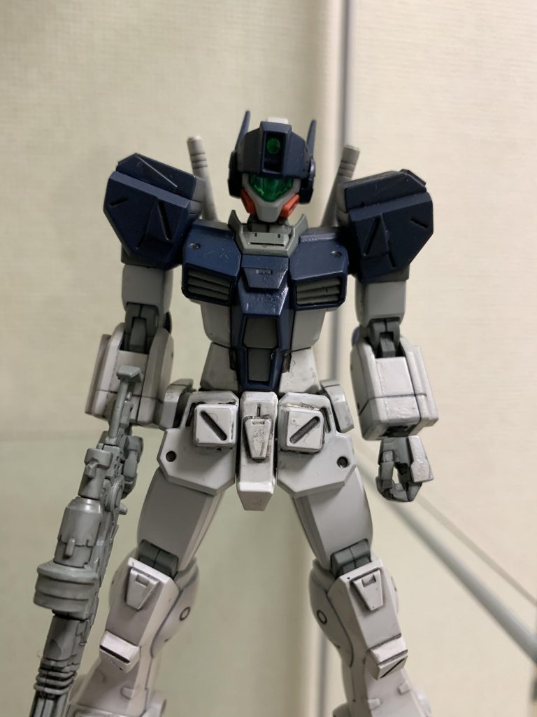 胸と腰はGM/GM。
肩はジムスナIIの肩にスナIIの腰サイドアーマーを接着しています。