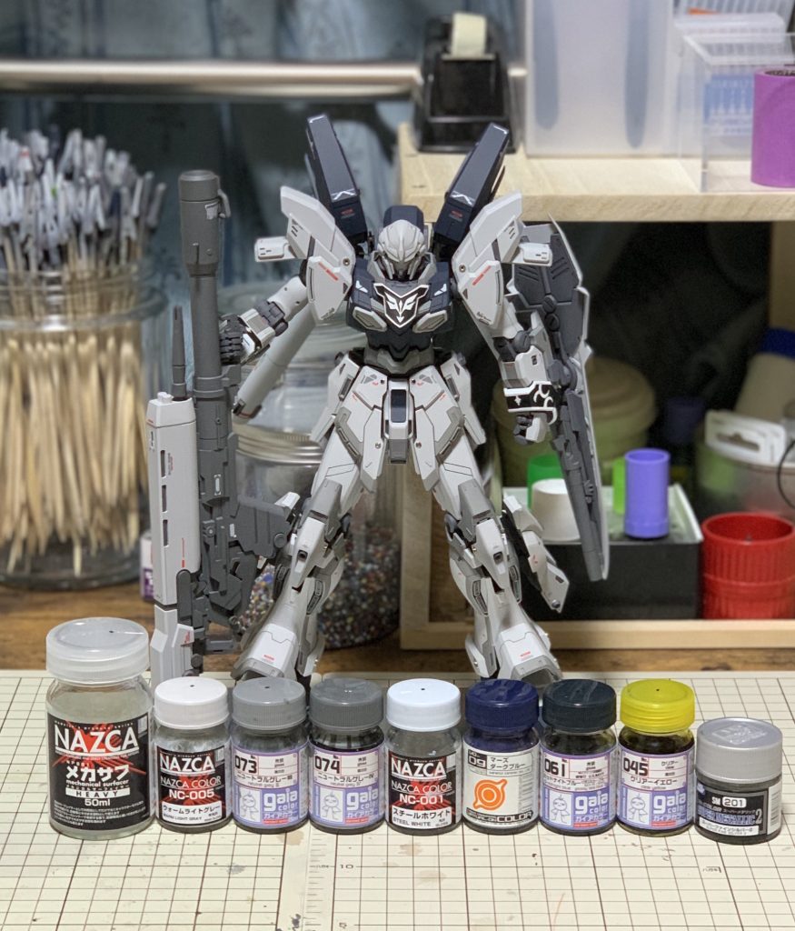 塗料です。

メインはウォームライトグレー。
塗り分けにニュートラルグレーⅢを使いました。
ネイビーはマーズダークブルーとミッドナイトブルーを同量混ぜました。