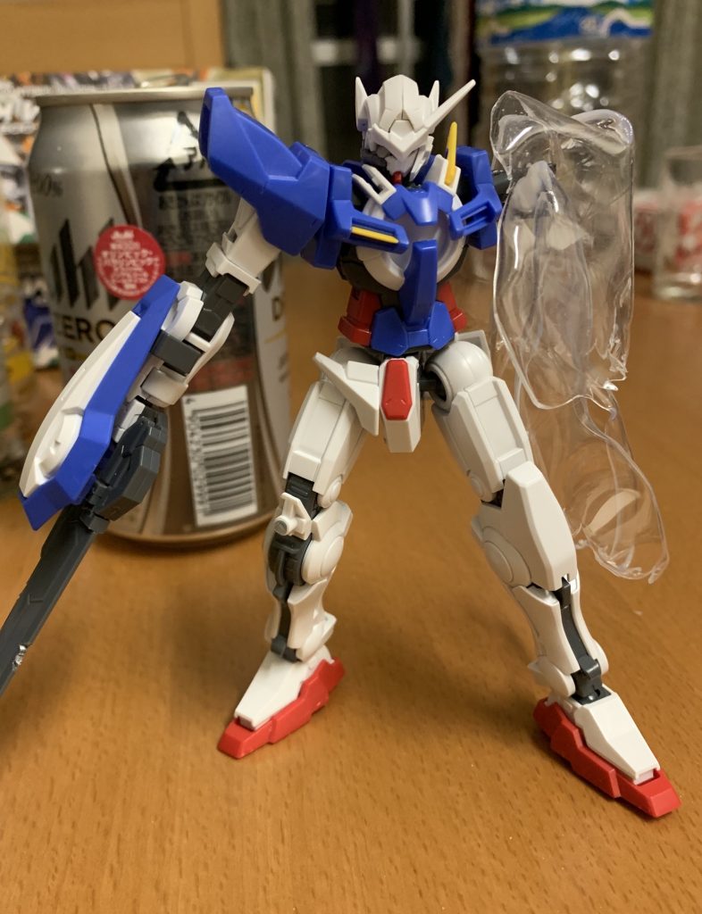 みんな大好きマントパーツは、ペットボトルを切り出して火で炙って作りました。
一枚だと納得のいく形にならなかったので、2枚を組み合わせて動きを出してます。