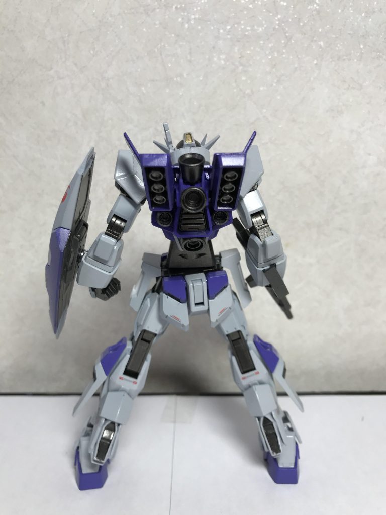 後からでしは！
高機動型という設定なのでスラスターが沢山あります！
とくに足スラスターはアデルMK-2に繋がるような形で作りました。