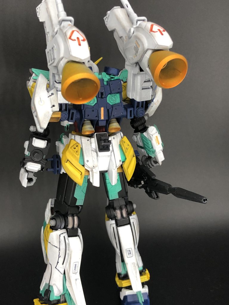 バーニアはシルバーの上にゴールドを吹いてます( ´ ꒳ ` )ノゲーブルやディテールパーツはシルバーを使いました。