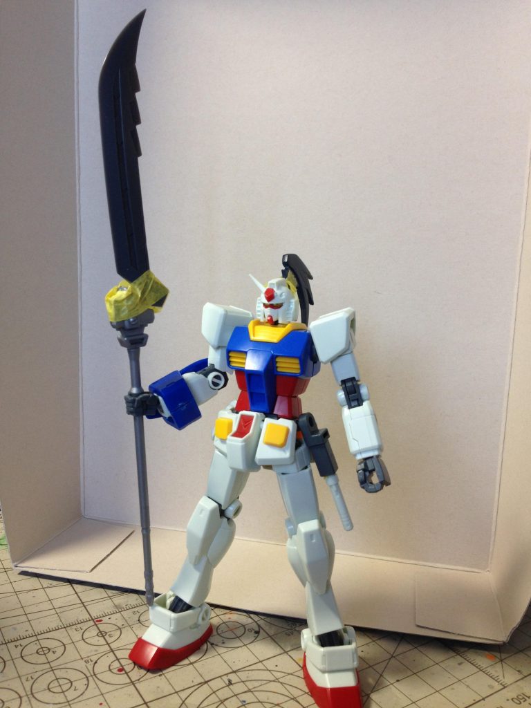 制作初期は軽装状態でのみの計画でしたが、ジャンク屋で徳川家康ガンダムを格安で入手したのでフル装備版も作りました