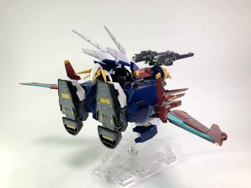 【GファイターX(クロス)】
各部アーマーが専用ハンガーと合体時、飛行メカになった姿。スカイブルガンダムを乗せて飛行が可能。