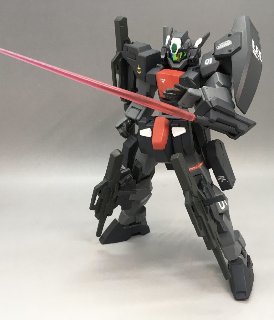 左手にはボックスタイプビームサーベル!