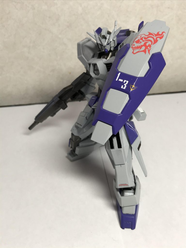 可動範囲が広いので膝立ち余裕です！
地上だとホバーで移動出来るという設定です。