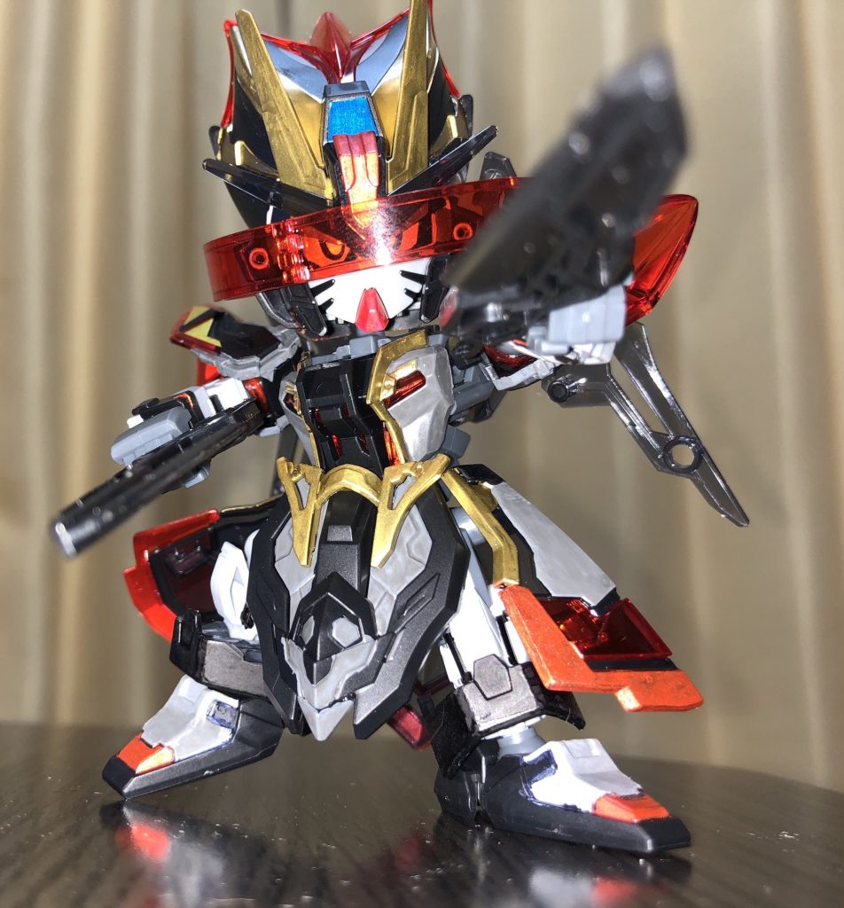 背部のバイザーを下ろし、双夜燕の銃モードでのガンカタ
荀彧と言えば軍師ポジのはずですが、コイツといい司馬懿といい曹操のとこの軍師は攻撃的過ぎる^^;