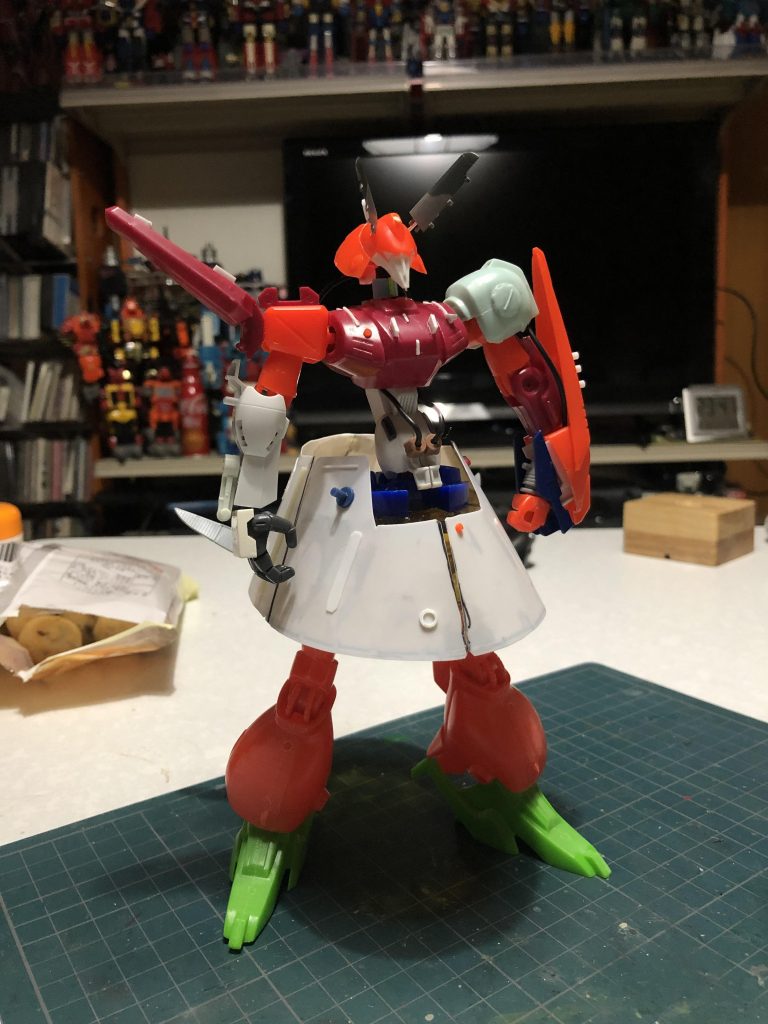 百均の石鹸皿を見つけた時ふと「バウンドドック作ろう」思いました。
使ったキットは旧キットマラサイ。
妄想戦記は1/220になりますが馬鹿でかいバウンドドックも良いかと思って設定を妄想しました☆
ひと月かかったけど我ながら中々カッチョ良いわー☆