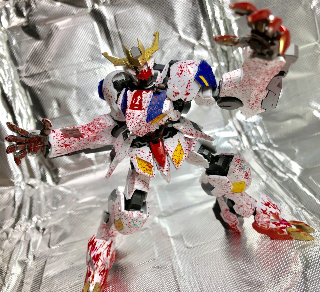 買う前から、どう動かしてもかっこいいだろうと思いましたが、実際動かすと本当かっこよく、ポージングは非常に時間がかかったと思います。