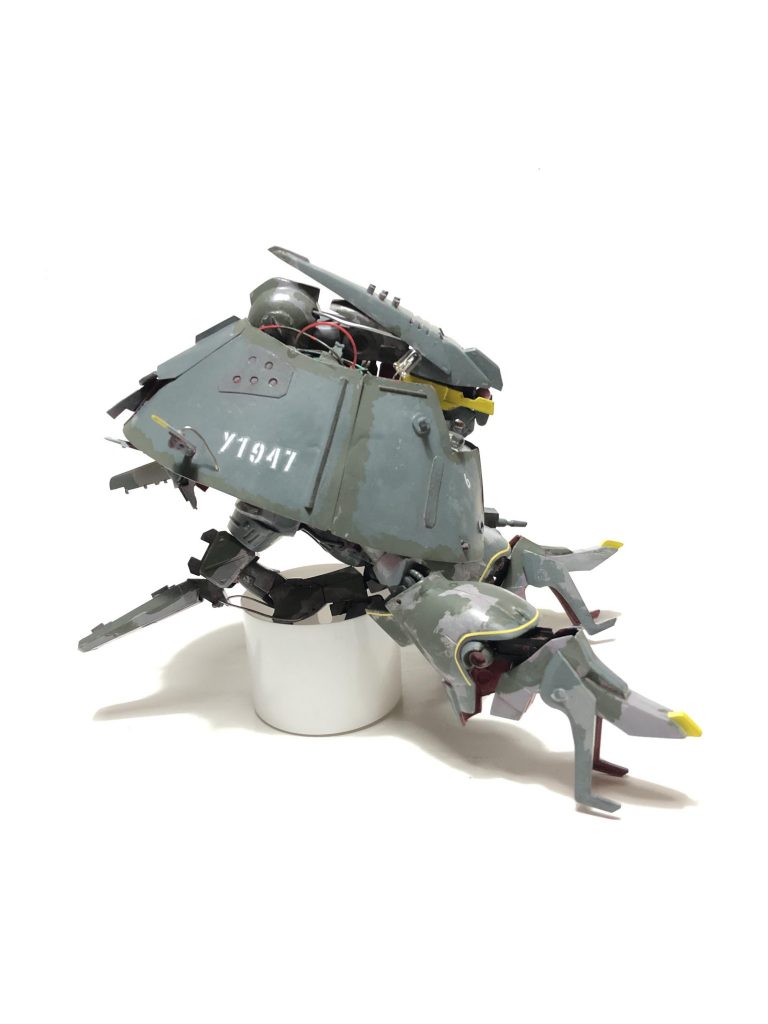 MA飛行形態
脚部を大型クローに展開
GM系MSなら切断可能
なおこの形態では強化人間3名によるシンクロした操縦が必要で10分を超える運用は困難